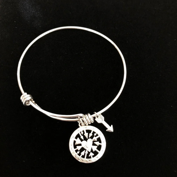 LA Fashion Jewelry Silver Tone Follow Your Arrow Wherever It Points Bracelet OS - Picture 3 of 3